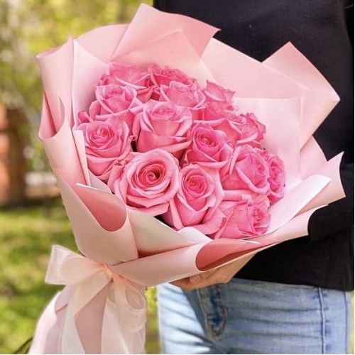Купить на заказ Букет из 19 розовых роз с доставкой в Астане