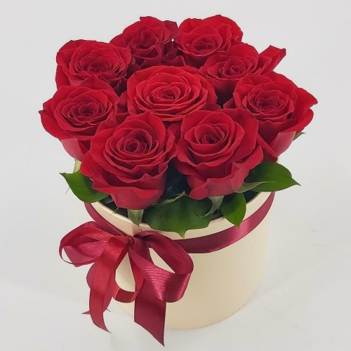 Купить на заказ 9 красных роз в коробке с доставкой в Астане
