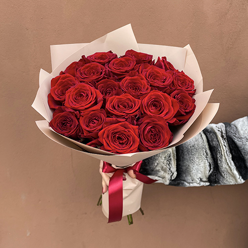 Купить на заказ Букет из 19 красных роз с доставкой в Астане