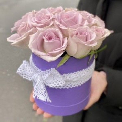 Купить на заказ 9 фиолетовых роз в коробке с доставкой в Астане