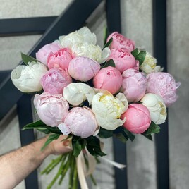 Пионы на 8 марта в Алматы — купить с доставкой